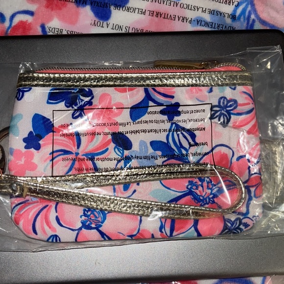NWT/ NIP Lilly Pulitzer Zip top Wallet Resort White Party Like a Lobster 6.4Lx4H - Picture 6 of 11